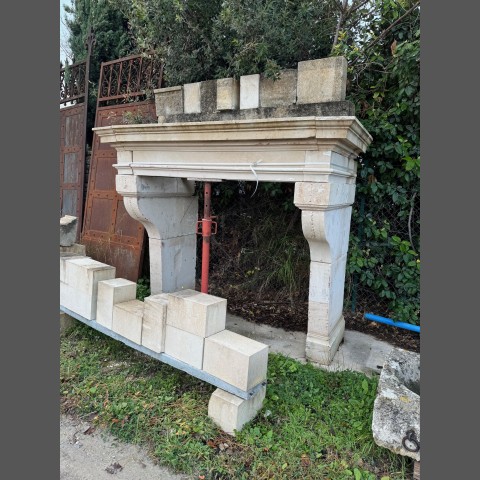 CHEMINEE LOUIS XII A BARETTE