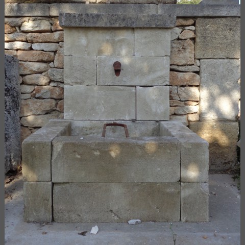 Fontaine en pierre