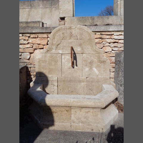Fontaine en pierre