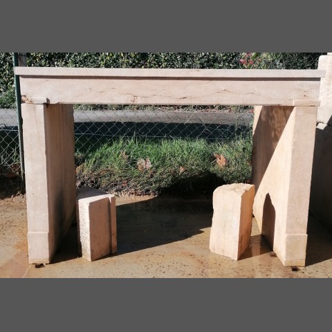 PETITE CHEMINEE A PIED DROIT 