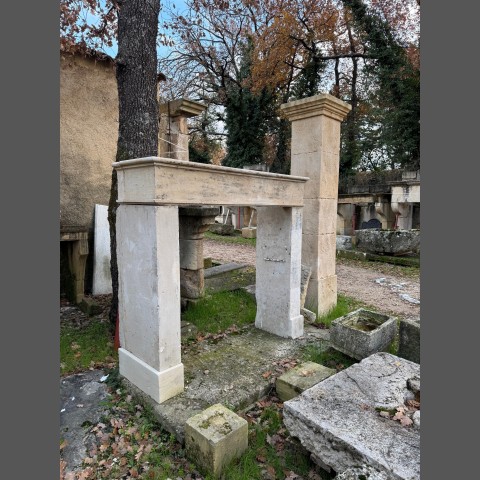 CHEMINEE ANCIENNE A PIEDS DROITS