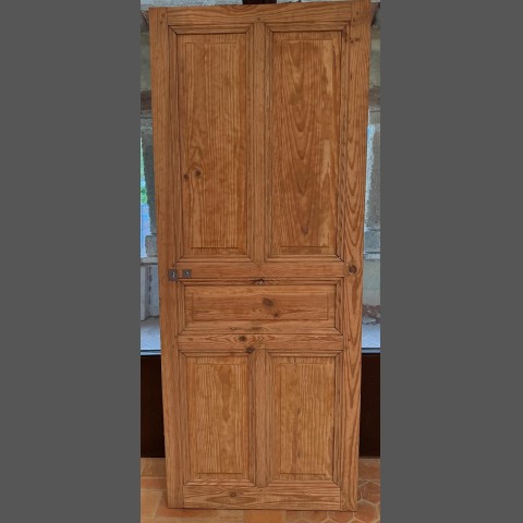 Porte ancienne en sapin