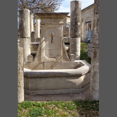 Fontaine en pierre réédition
