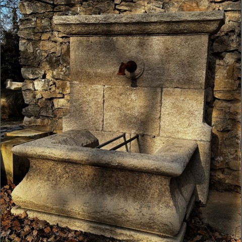 FONTAINE MURALE