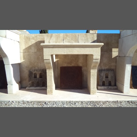 Cheminée à corbeaux