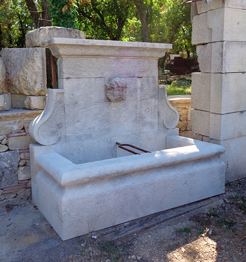 Fontaine tête de Bacchus