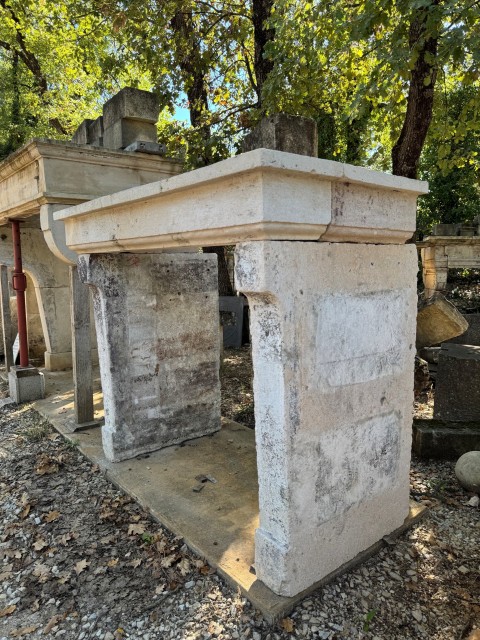 Ch&eacute;min&eacute;e Pied Droit XIX
