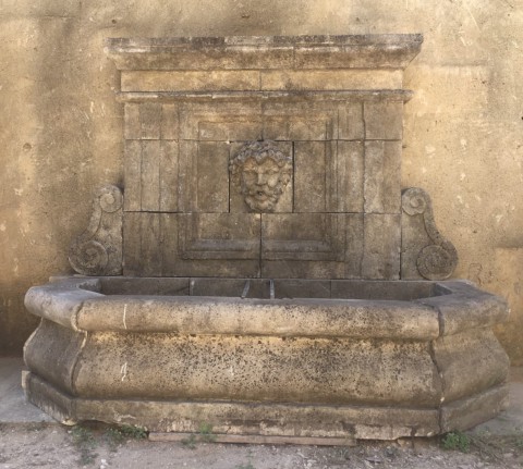 Fontaine tête de bacchus