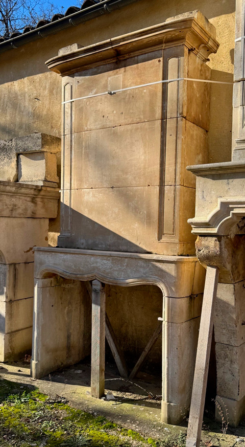 CHEMINEE A TRUMEAU LOUIS XIV