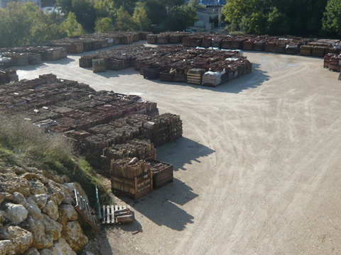 Stock de nos tuiles anciennes.