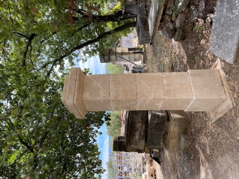 Paire de piliers en pierre du luberon