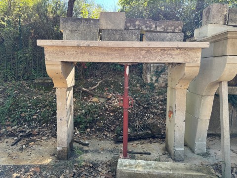 Cheminée ancienne provençale en pierre XIXe