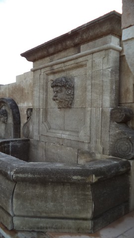 Fontaine Murale en pierre neuve et vieillie 