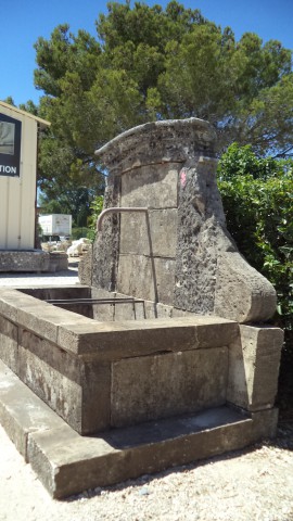 Fontaine en pierre