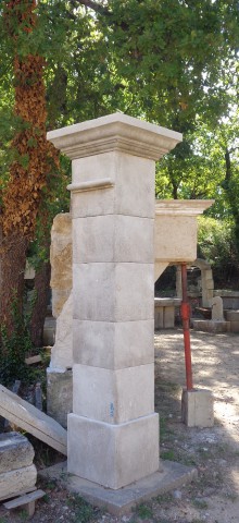 Paire de piliers en pierre du Luberon
