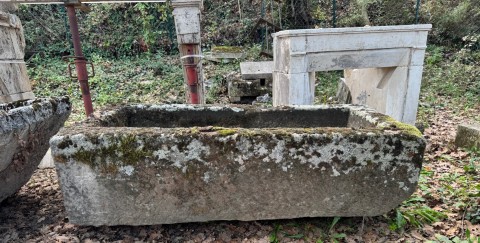 Auge ancienne rustique en grés