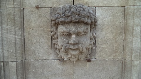 Fontaine Murale en pierre neuve et vieillie 