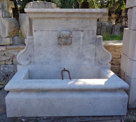 Fontaine tête de Bacchus