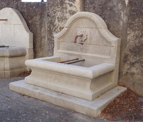 Fontaine en pierre 