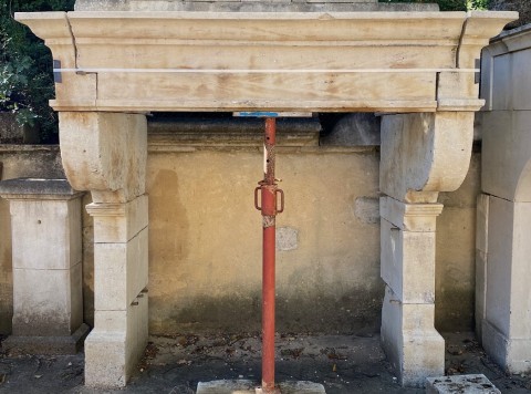 Cheminée ancienne Louis XIII à barette