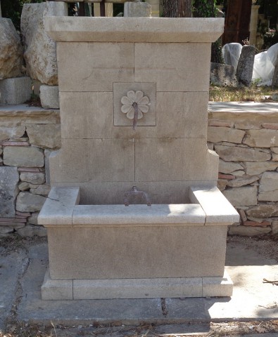 Fontaine en pierre neuve 