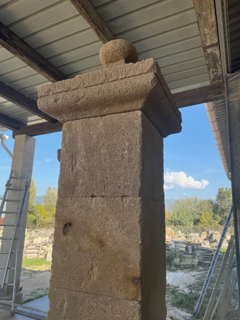 PAIRE DE PILIERS D'ENTREE