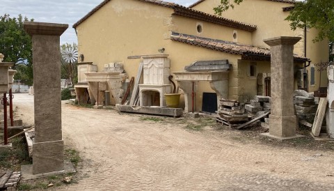 Paire de piliers en pierre du luberon