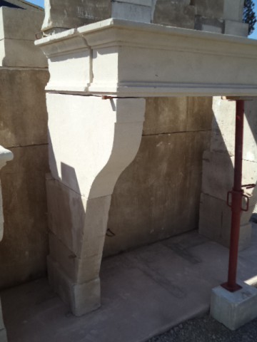 Cheminée à corbeaux