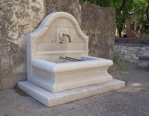 Fontaine en pierre 