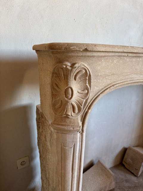 Cheminée ancienne Louis XV