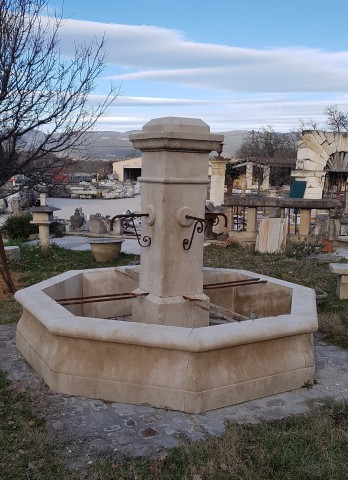 Fontaine octogonale