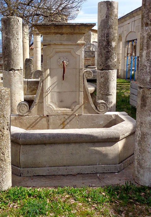 Fontaine en pierre réédition