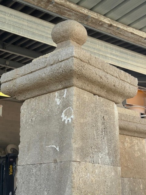 PAIRE DE PILIERS D'ENTREE