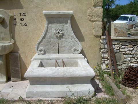 Fontaine murale en pierre neuve et vieillie