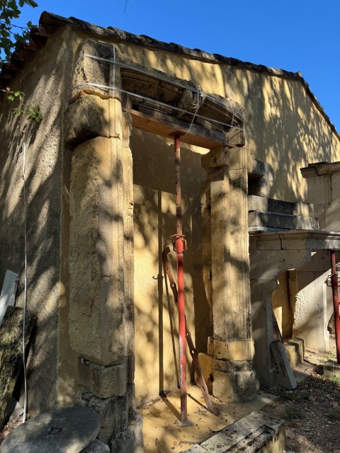 Encadrement de porte ancienne XVIII
