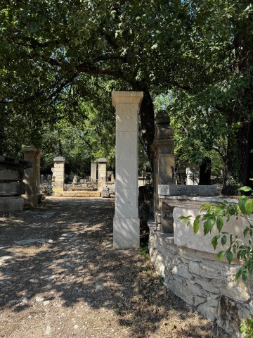 PAIRE DE PILIERS EN PIERRE DE FONTVIEILLE