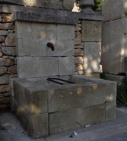 Fontaine en pierre