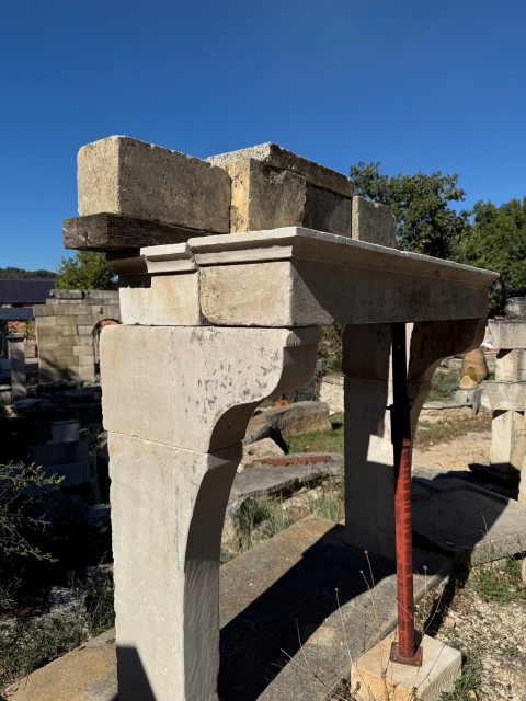 Cheminée à corbeaux XIX