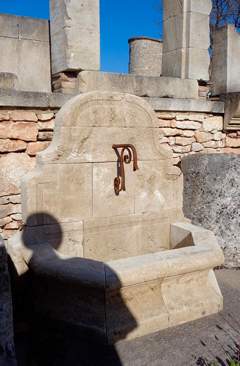 Fontaine en pierre