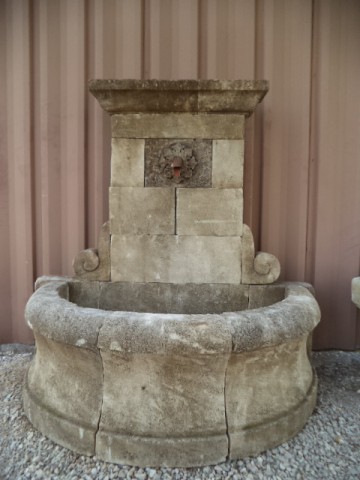 Fontaine Murale en pierre neuve et vieillie 