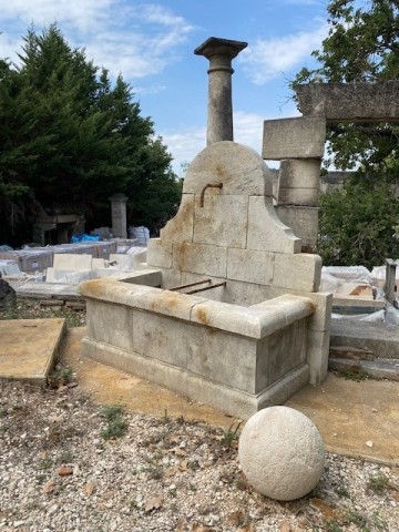 Fontaine en pierre