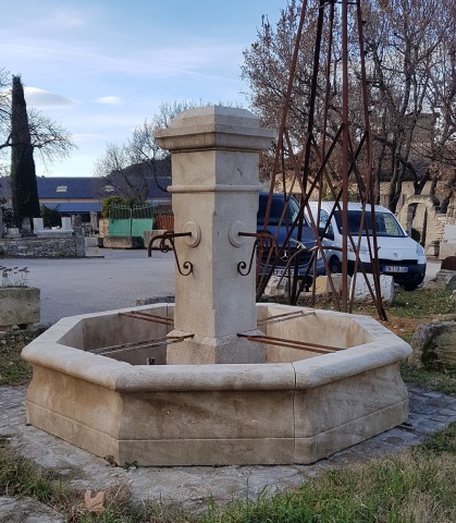 Fontaine octogonale