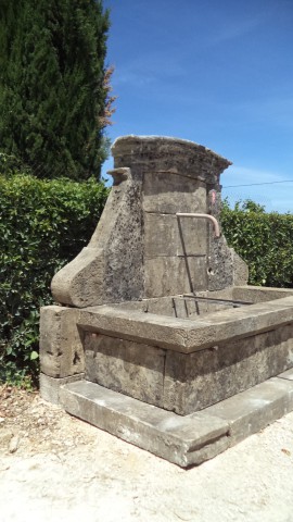 Fontaine en pierre