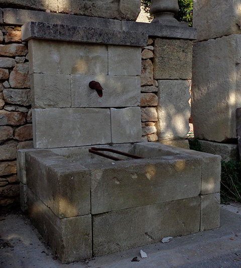 Fontaine en pierre