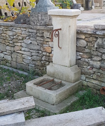 Fontaine en pierre