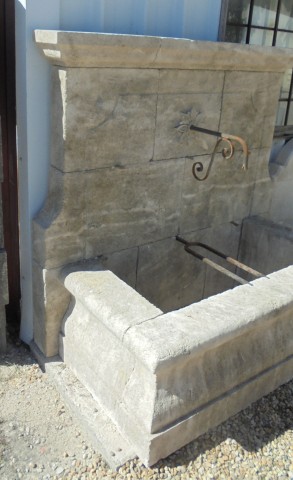 FONTAINE EN PIERRE NEUVE ET VIEILLIE