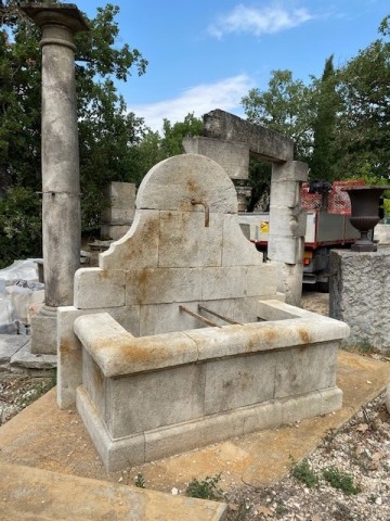 Fontaine en pierre