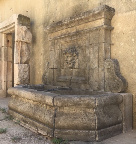 Fontaine tête de bacchus