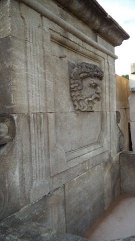 Fontaine Murale en pierre neuve et vieillie 