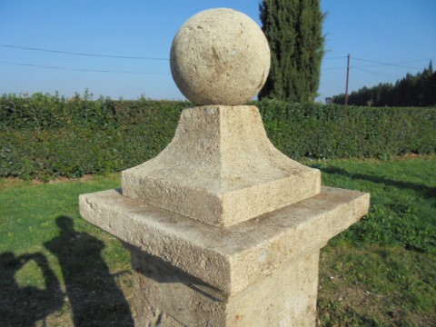 FONTAINE OCTOGONALE EN PIERRE NEUVE VIEILLIE